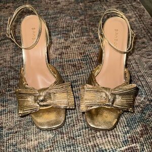 Bamboo gold bow platform heel
